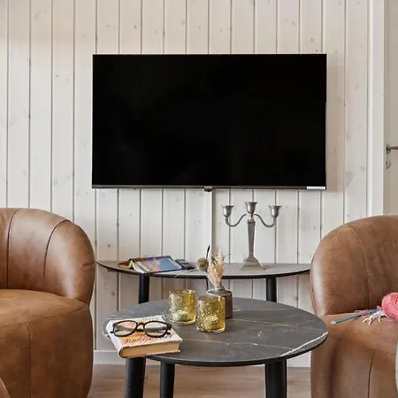 Дом отдыха Lovely In With Sauna